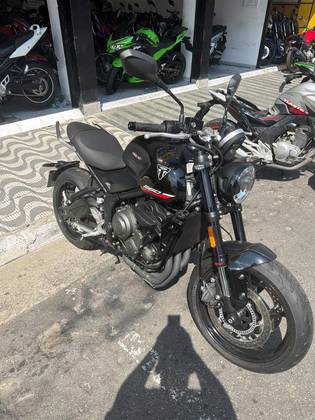 TRIUMPH TRIDENT 660 